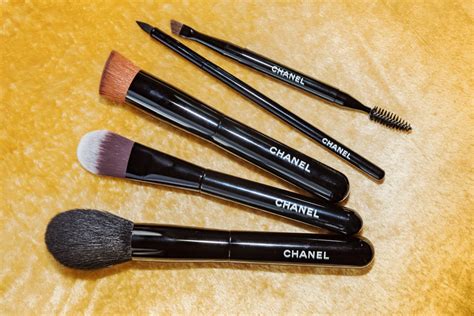 essential brush set chanel|chanel makeup brushes set.